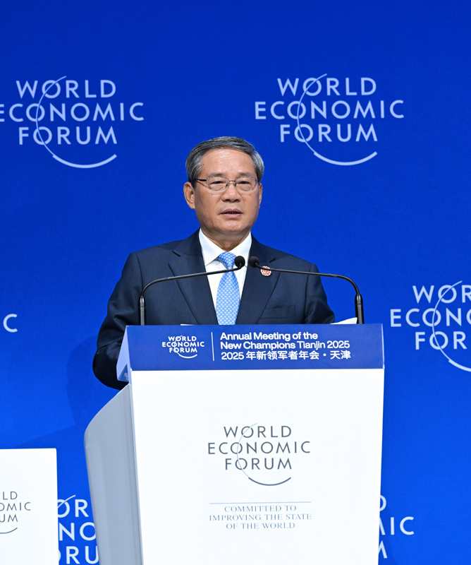李強出席2025年夏季達沃斯論壇開幕式并致辭